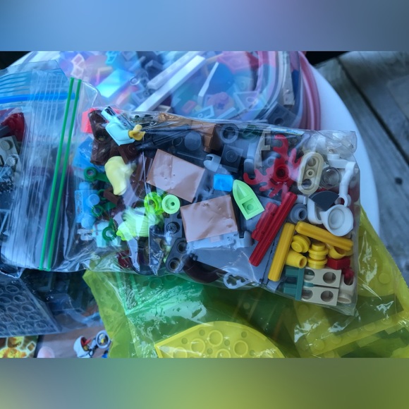 LEGO Hidden Side 70422 Shrimp Shack Attack Building Block Set *Missing One Leaf - Picture 9 of 16